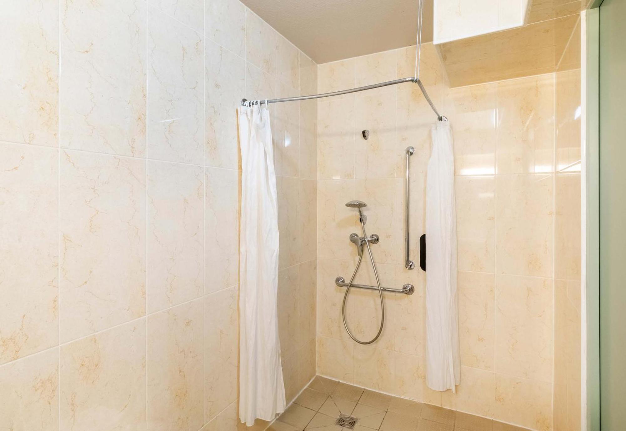 B&B Hotel Saint-Geours-De-Maremne Hossegor Bagian luar foto